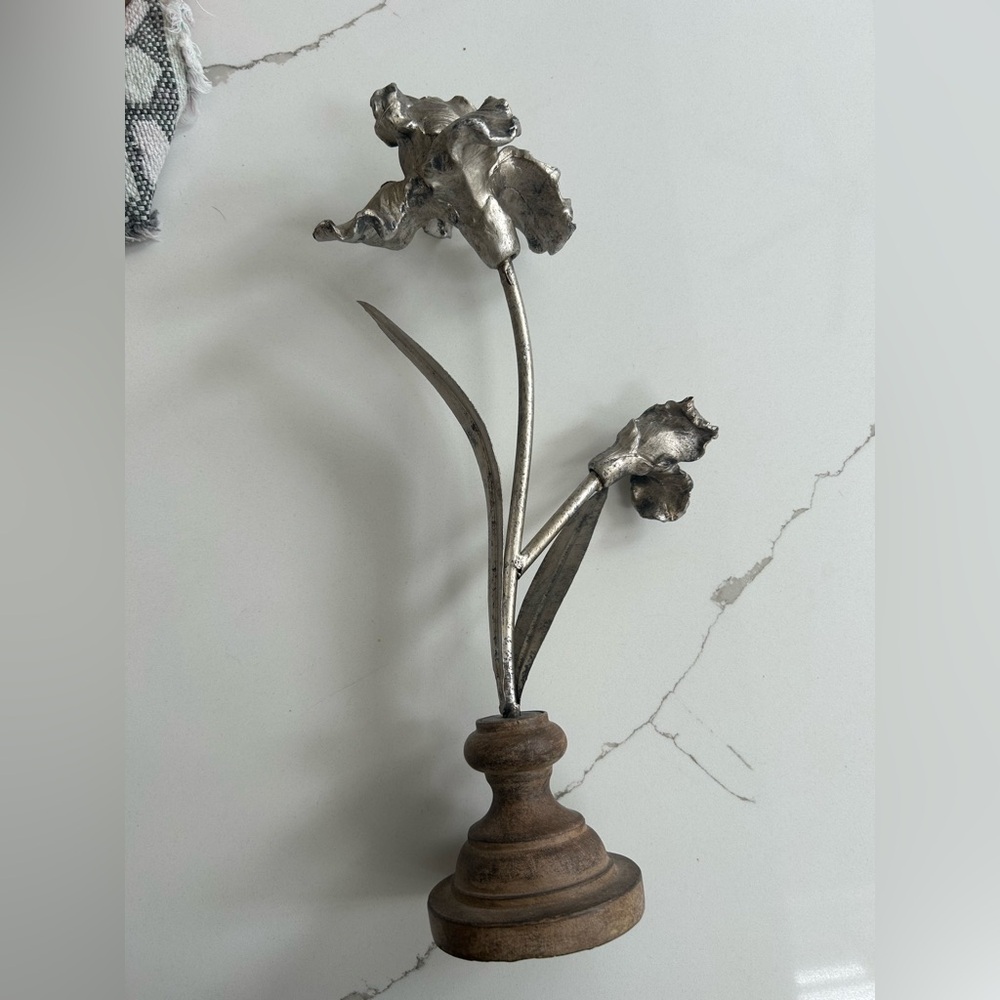 Handmade Welded Metal Flower Sculpture on Wood Base Rustic Industrial Art Decor - Picture 5 of 6